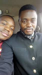 Are party-affiliated news sources being prioritized over credible sources  in the group?