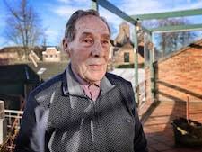 Meester Dennis sprong écht uit een vliegtuig en vond de liefde in Kamp van  Koningsbrugge