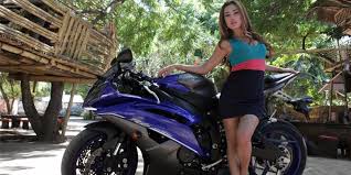 Gadis desa ngentot disemak belukar. Gadis Seksi Tunggangan Sport Yamaha