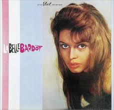 Vixens of Vinyl: The Alluring Ladies of Vintage Album Covers: Darling,  Benjamin: 9780811831345: Books