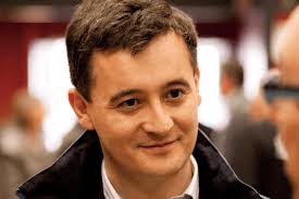 Le ton plus grave, l'élu a une. Le Melon De Gerald Darmanin