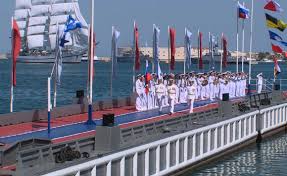 30 октября 1696 года боярская дума по представлению царя петра i приняла постановление «морским судам быть», что стало первым законом о флоте и официальной датой его. V Sevastopole V Den Vmf Projdyot Akciya Bessmertnyj Polk Na Vode Nezavisimoe Televidenie Sevastopolya