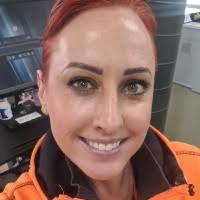 Julie Rudd's Instagram, Twitter & Facebook