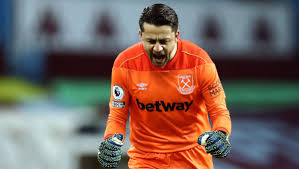 Kemenangan ini mengantarkan west ham ke posisi sebelas dalam klasemen, sedangkan fulham masih satu tempat di atas zona degradasi, demikian reuters. Lukasz Fabianski Na Dluzej W West Hamie Nowy Kontrakt Z Klubem Premier League Sport Tvp Pl