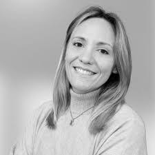 Isabel Serna's Instagram, Twitter & Facebook