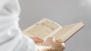 Stream or download all the quran recitations. Simak Keistimewaan Orang Yang Sibuk Membaca Al Quran Bola Liputan6 Com
