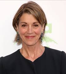 Grabbing drinks and dinner but handing out candy and stickers for those in  need! Sharing some love in Salem today! 🐸🦇🍬🍭🍄