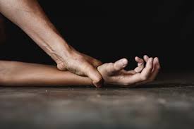 首絞めセックスの正しいやり方とは？禁断の首絞めプレイに関する注意点を徹底解説 - 快感スタイル