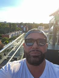 Robert Berntsen's Instagram, Twitter & Facebook