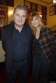 Patrick Rotman Et Sa Femme Florence Pernel Remise Du Prix Theatre De La Fondation Barriere 2015 Au Theatre Tristan Bernard A Paris Pour La Piece Je Vous Ecou Purepeople He is a writer and director, known for близкие враги (2007), un mur à berlin (2009) and irresistible. patrick rotman et sa femme florence