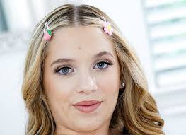 Becky Summer Biography/Wiki, Age, Height, Career, Photos & More