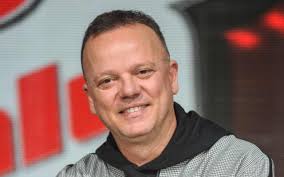 Gigi d'alessio's profile including the latest music, albums, songs, music videos and more updates. Gigi D Alessio Senza Freni Adesso Me Ne Frego