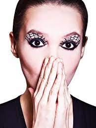 Vous retrouverez des araignées, des vampires. Pin On Deco Halloween Maquillage Halloween