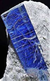Kyanite On Paragonite In 2020 Crystals Minerals Minerals Crystals Rocks Mineral Stone