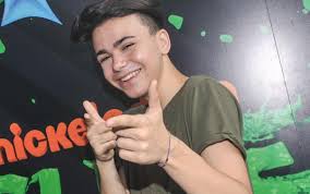 E' uno youtuber davvero molto bravo e famoso su musical.ly. Luciano Spinelli Storia Del Piccolo Re Di Tik Tok Piu Di 7 Milioni Di Follower Deabyday