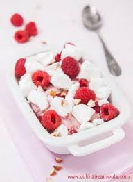 Pavlova Glacee A La Framboise Culinaire Amoula En 2020 Pavlova Framboise Alimentation