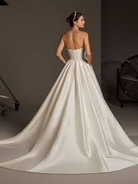 Couture flower fit and flare crepe. Pronovias Phoebe Wedding Dress New Size 12 855 In 2021 Wedding Dresses Chicago Pronovias Wedding Dress Mikado Wedding Dress