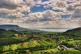 Foto über landschaft in see balaton in fonyód, ungarn, nikon d5000. Balaton Wikipedia