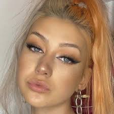 Rhiannon Cunningham's Instagram, Twitter & Facebook