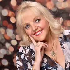 Bonnie Goodwin-Page (@mediumbonniepage) • Instagram photos and videos