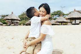 Dian sastrowardoyo pun mengenali tanda serupa. Cerita Sukses Terapi Autisme Bedakan Foto Foto Anak Sulung Dian Sastro Yang Dulu Jarang Menatap Lensa Kamera Dan Kini Gagah Dalam Foto Semua Halaman Fotokita