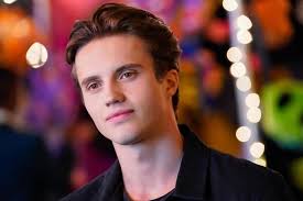 Love, victor (tv series) año: Pin On Creekwood Verse