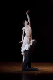 Aurelie Dupont Danseuse Etoile Opera Garnier A Paris Danseurs De Ballet Poses De Ballet Aurelie Dupont