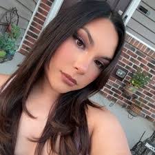 Edna Bernal's Instagram, Twitter & Facebook