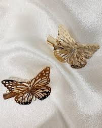 It is made of ebony wood and 18 karat white gold and accented with diamonds. Monarch Butterfly Clip Set Bracha