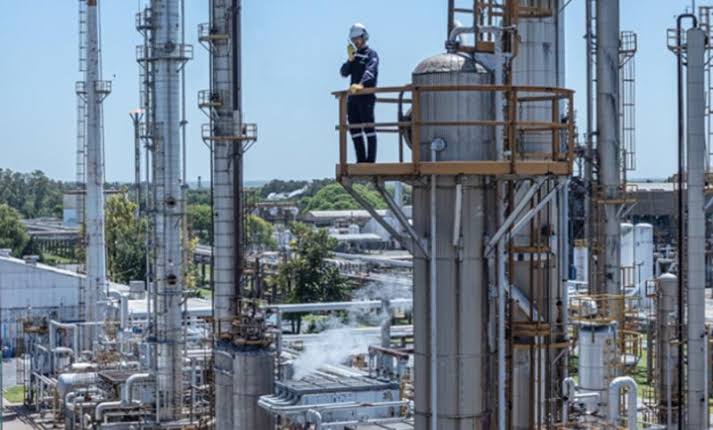 Efecto dominó: por el cierre de FATE, Pampa Energía detuvo una línea de producción que empleaba 130 operarios