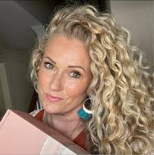 Leanne Leach's Instagram, Twitter & Facebook