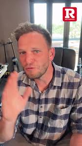 Ná die Theuns Jordaan-huldeblykkonsert in Amsterdam, het verskeie sangers  mond uitgespoel oor dié konsert se promotor. Kort daarna het Wynand de  Villiers die Steve Hofmeyr Ikoon-konsert gekanselleer., ...