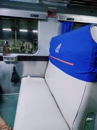 Naik ka ekonomi kadang membosankan apalagi jika perjalanannya cukup jauh. Tips Naik Kereta Api Bersama Bayi Dan Anak Uwien Budi