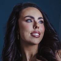 Holly Allan's Instagram, Twitter & Facebook