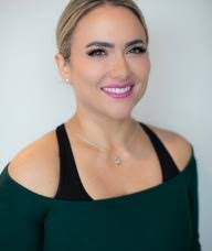 Amanda Bartram's Instagram, Twitter & Facebook