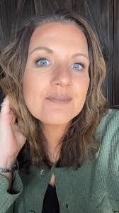 Be like sey I no need makeup artist again"