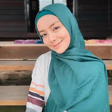 Pelakon mira filzah selamat menjadi isteri kepada pasangannya wan emir astar. Aktivis Sosial Dedah Sikap Mulia Mira Filzah Selesaikan Yuran Sekolah 5 Beradik Kisah Dunia