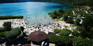 Plaatsen met veel campings zijn: Continental Camping Village Maggiore See