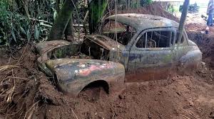 Bariri: Jardineiro desenterra Ford cupê 1948 em chácara - Jornal Candeia