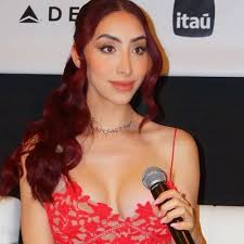 Tabitha Bennett (@tabbennett)