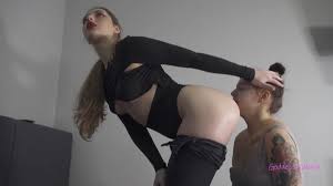 Goddess Valeria In Scene: You Are Just A Toilet For Me – LICKING GIRLS FEET  – FULL HD2160pMP4 – FemDom HD