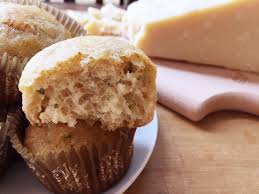 Di latte 1 bustina di lievito in polvere istantaneo per salati 1 cucchiaino di sale 200 g. Muffin Salati Con Zucchine E Grana Ricette Al Volo