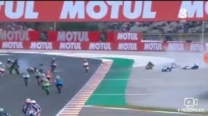 Stravična nesreća u moto 3: Arrepiante Acidente Com Cinco Motos Em Valencia Interrompe Corrida De Moto3 E Gera O Caos Na Pista Videos Jornal Record