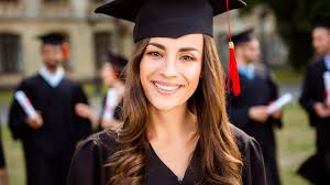 Creating a hairstyle that works well with your graduation cap isn't exactly the ~easiest~ task. 5 Graduation Hairstyles For 2018 L Oreal Paris