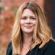 Kristine Elliott's Instagram, Twitter & Facebook