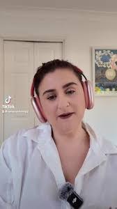 Nicole Hedge's Instagram, Twitter & Facebook