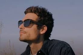 Il significato e la traduzione di ophelie, Oscar Anton si libera dei  fantasmi del passato