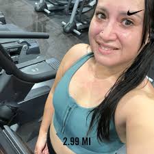 Treadmill run done + strength training . Happy Tuesday Runners! 🏃🏻‍♀️💪🥰  #runnerlife #runandlift #tuesdayvibes