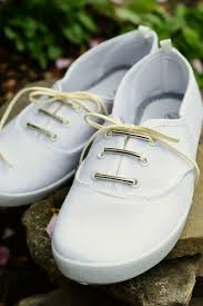 Shoe laces in a small plate. Diy Beaded Shoe Laces Motte