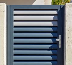 Lamellen Zaune Zaune Mit Querprofil Zaune Und Tore Aluzaune Kollarits Modernes Zaun Design Zaun Alu Zaun